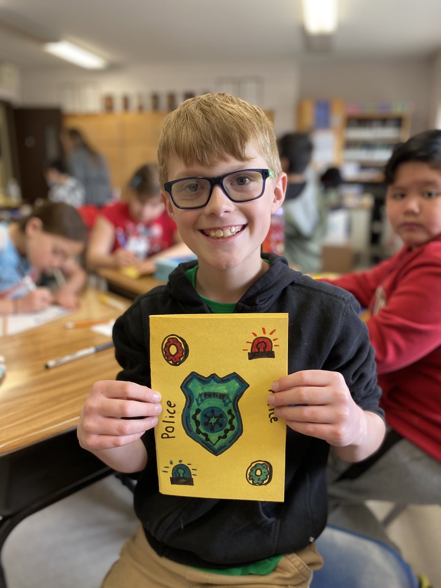Ms_Cronolly's tweet photo. Our 4th graders were so happy to make #CARDSFORCOPS to thank our police officers for their bravery and courage to protect us. @FxhPrincipal @ANTHONYDESPO https://t.co/105iPNsbpQ