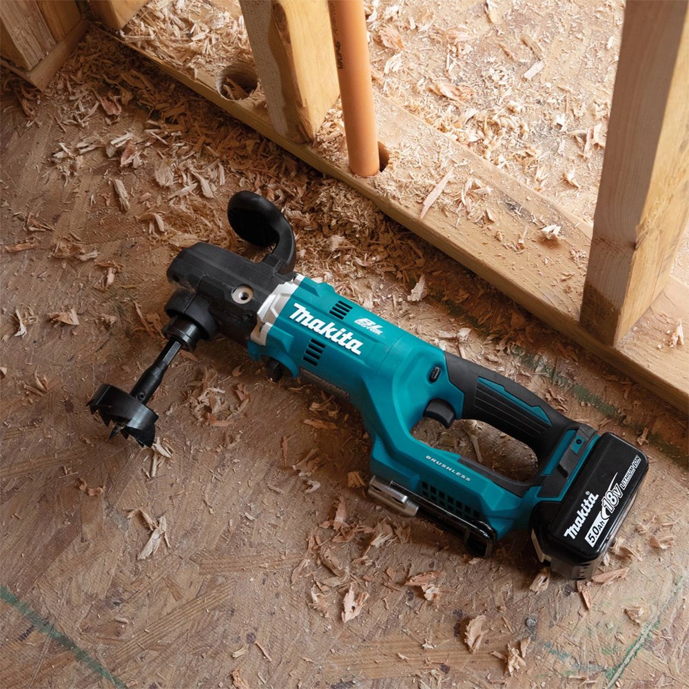 MakitaTools's tweet photo. Both the 1/2" Right Angle Drill (XAD05) and the 7/16" Right Angle Drill (XAD06) offer power and speed for fastening in tight spaces and can drill up to 200 holes in 2X SPF with a 5.0Ah battery.
#makitatools #makitausa #makitaxlt #rightangledrill https://t.co/nRB3EsRBqX