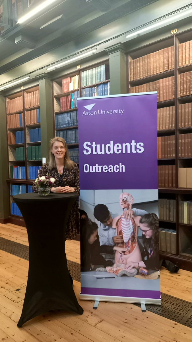 AstonPathways's tweet photo. It's a delight to be talking about the #path2healthcare to some of our supporters with former #pathway student and now 2nd year #medic at @AstonUniversity @hanapotts 📚🩺
#TeamAston @AstonAlumni https://t.co/1fFmANOUU1