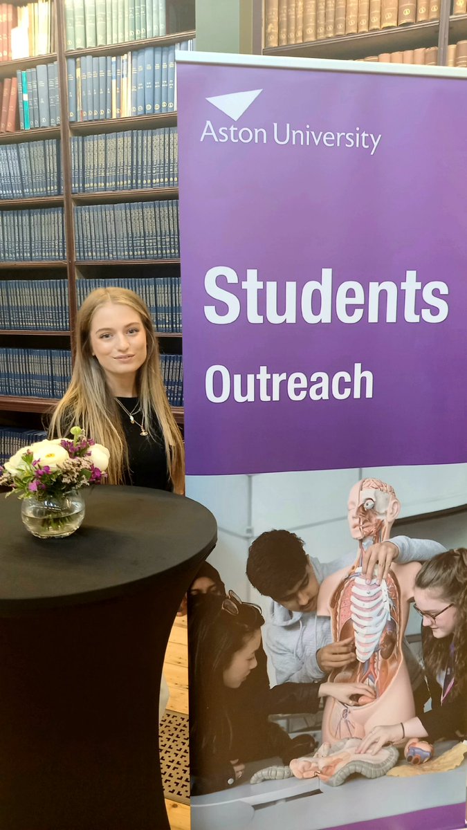 AstonPathways's tweet photo. It's a delight to be talking about the #path2healthcare to some of our supporters with former #pathway student and now 2nd year #medic at @AstonUniversity @hanapotts 📚🩺
#TeamAston @AstonAlumni https://t.co/1fFmANOUU1