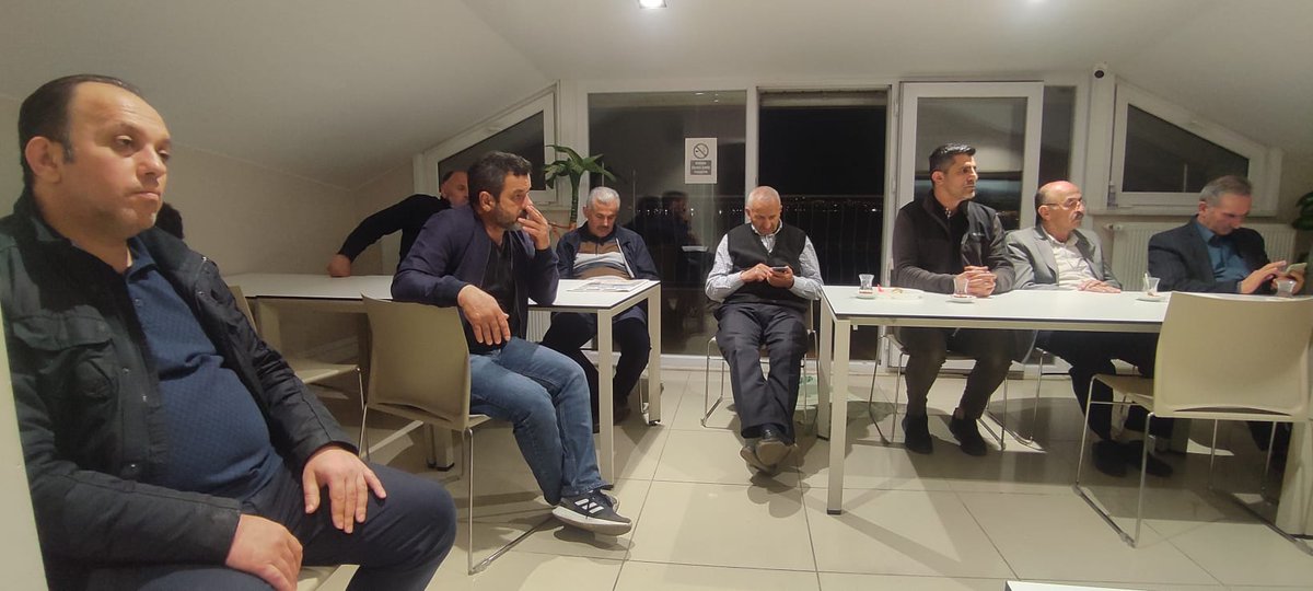 akpartifsm's tweet photo. AK Parti Sarıyer İlçe Başkanı Sn. Halil İbrahim KURŞUN @Hibrahimkursun  ve Ak Parti FSM Mahallesi Yönetim Ekibi İle Haftalık Toplantımızı Gerçekleştirdik. https://t.co/XaLh4jOtX7