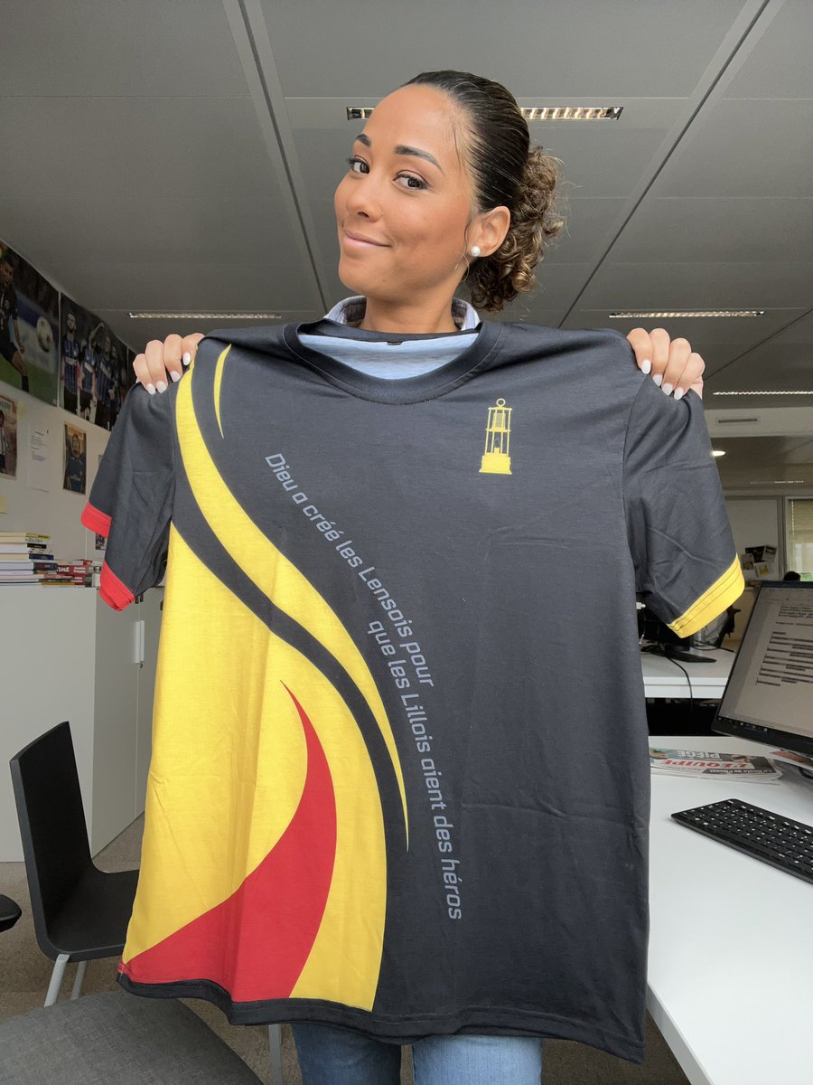 lequipedusoir's tweet photo. 🎁CADEAU🎁

Ce soir tente de remporter ton maillot de supporter lensois un tantinet chambreur envers nos amis lillois 😅

RT + FOLLOW @lequipedusoir 
Choisis ton chroniqueur 🥳 https://t.co/9vBkPAbMhV