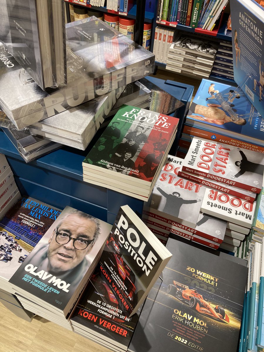 GideonDionysius's tweet photo. Leuk om “Frans Knoote. Het opmerkelijke leven van de eerste Nederlandse voetballer in Italië” in diverse Haagse boekwinkels tegen te komen. In goed gezelschap van werken van o.a. @struisvanhuis @Hardgras1 @AukeKok @EddyvanderLey @VanEgmond1968 @simonzwartkruis @yvdbusken (…) https://t.co/RFOKNwKzUX