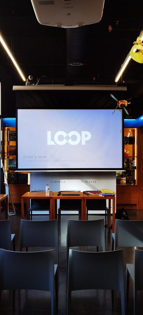 loop_gr's tweet photo. Todo listo en @GigameshTienda para la presentación de #Loop01 👀 https://t.co/1zUpWIo5jo