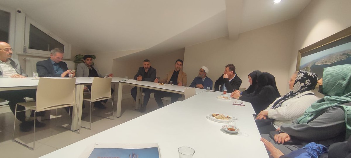 akpartifsm's tweet photo. AK Parti Sarıyer İlçe Başkanı Sn. Halil İbrahim KURŞUN @Hibrahimkursun  ve Ak Parti FSM Mahallesi Yönetim Ekibi İle Haftalık Toplantımızı Gerçekleştirdik. https://t.co/XaLh4jOtX7