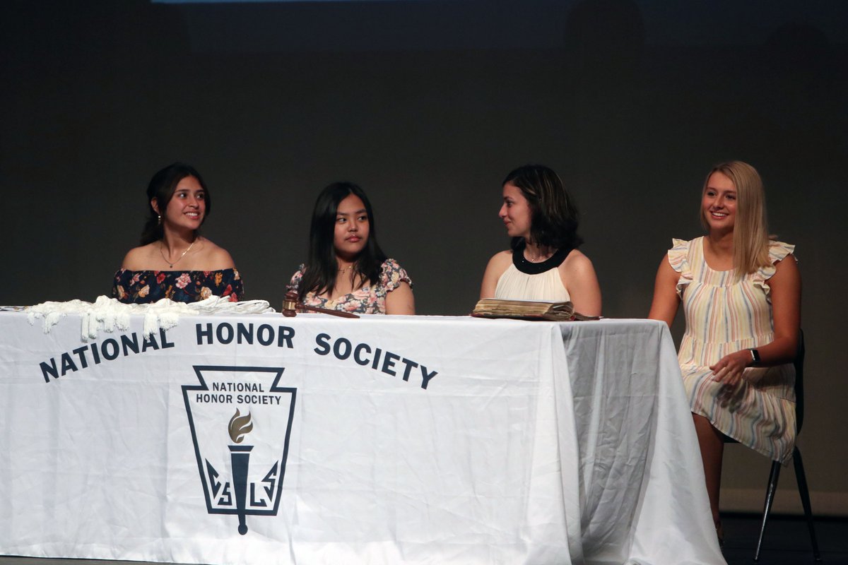 Emporia253's tweet photo. Congratulations to the Emporia High School seniors and National Honor Society new members who were recognized on Wednesday night at the National Honor Society New Member Induction Ceremony and Senior Celebration!  #EmporiaProud https://t.co/ovQeV21vk1