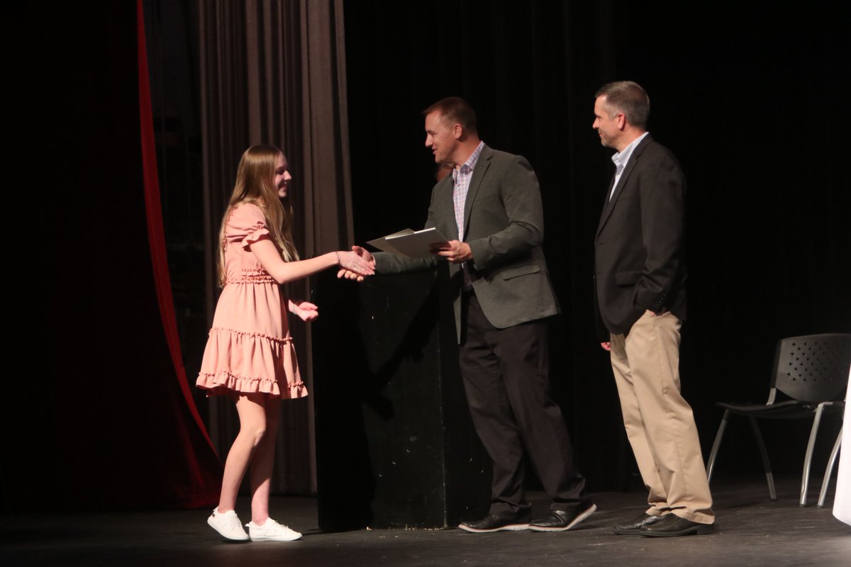 Emporia253's tweet photo. Congratulations to the Emporia High School seniors and National Honor Society new members who were recognized on Wednesday night at the National Honor Society New Member Induction Ceremony and Senior Celebration!  #EmporiaProud https://t.co/ovQeV21vk1