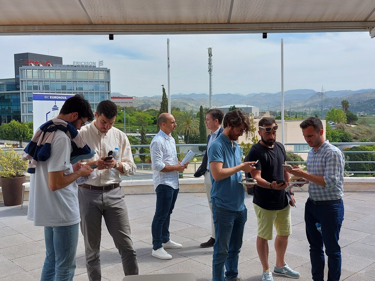 BicEuronova's tweet photo. Desayuno de la Innovación de @BicEuronova 🚀☕

Bienvenida a nuevas empresas innovadoras alojadas en nuestro centro y sinergias con las más veteranas. 

📸@vectorpipe @Solbyte @Biznaga_Digital @WeVoice4 #UboraSolar @3Dzings @internaliagroup @t2client ¡Gracias por participar! 👏😍 https://t.co/5eJcldiCde