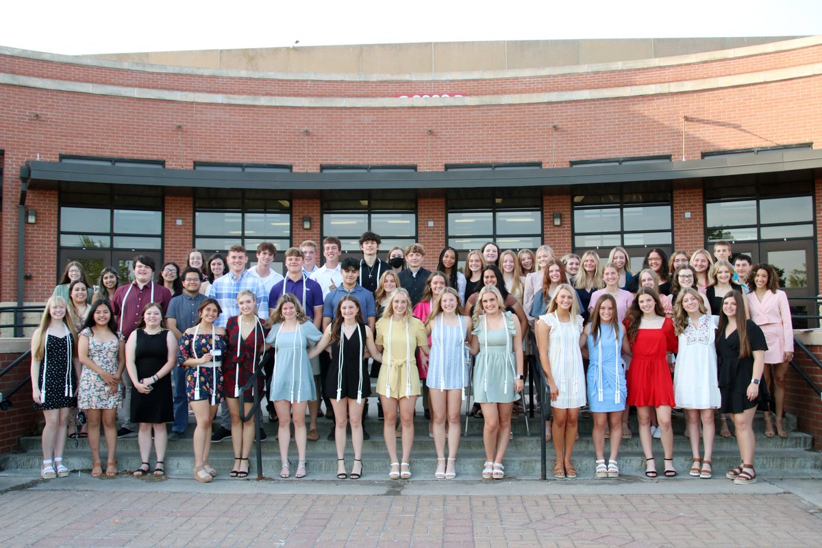 Emporia253's tweet photo. Congratulations to the Emporia High School seniors and National Honor Society new members who were recognized on Wednesday night at the National Honor Society New Member Induction Ceremony and Senior Celebration!  #EmporiaProud https://t.co/ovQeV21vk1
