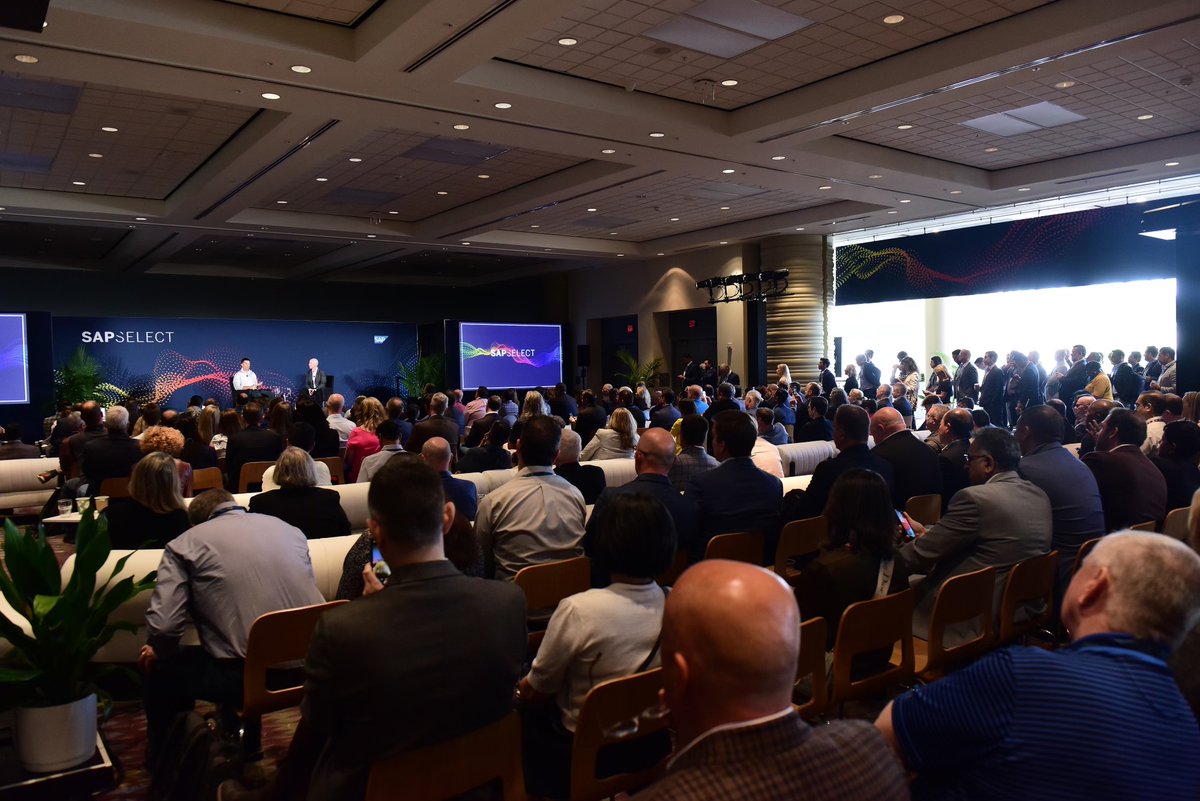 ScottROfficial's tweet image. Truly amazing to share a candid, fun and inspiring chat with the one and only @TomBrady at #SAPSelect. Tom, your leadership is clearly not confined on the football field. 22 years at the top and the ultimate winner in life, yet still hungry for more! #TeamBrady #GOATofbiztech