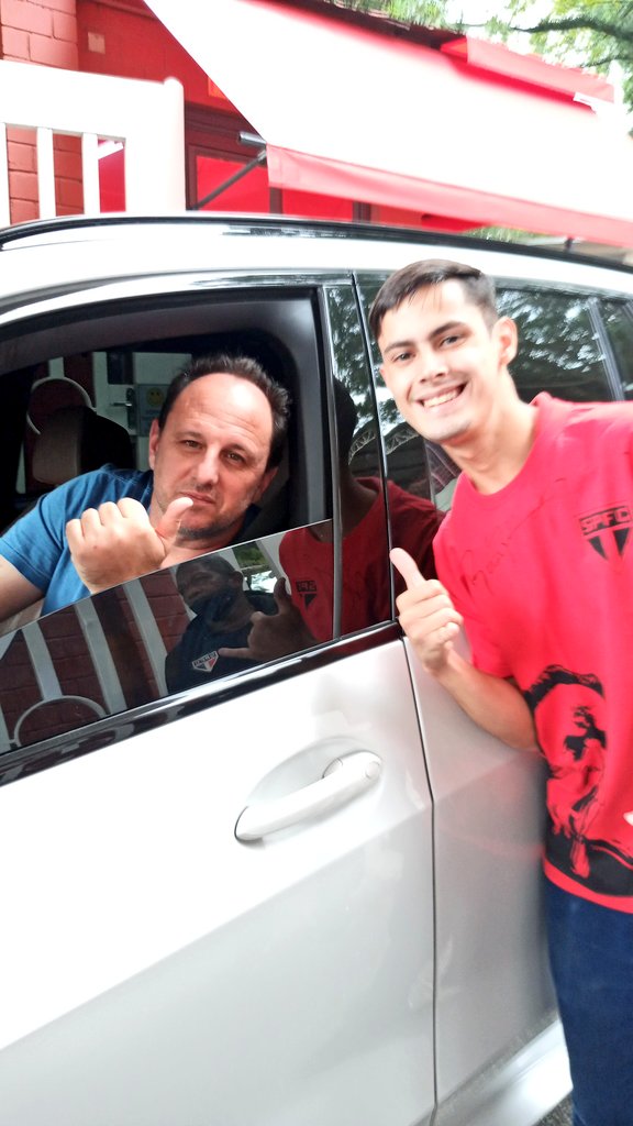 CabreiraWilliam's tweet photo. SONHO REALIZADO!
Sinceramente sem palavras de ter tido a honra de ter conhecido meu maior ídolo da história do futebol, simplesmente Rogério Ceni. Só quem é São Pauljno sabe a representatividade desse cara. Dia 11/05/2022 será o dia que ficará marcado pra sempre
#RC01 #M1TO❤️🇾🇪 https://t.co/FP3NcVBW6x