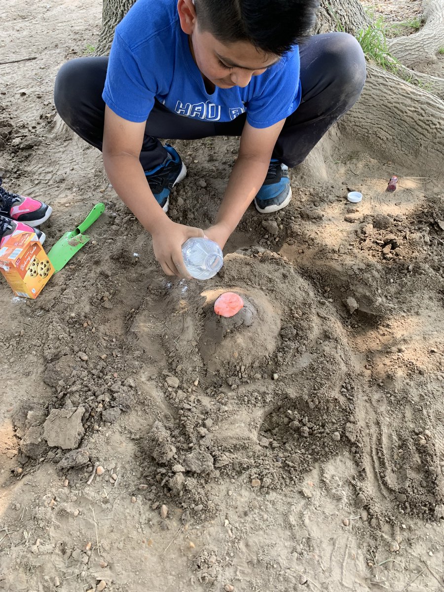 WallsEL1's tweet photo. After reading and learning about volcanoes, my 3rd graders got to enjoy creating their own volcanoes! #RaiseTheBar #TeamDCS #RockinGators #ELinAction https://t.co/0J8KWy4qlU