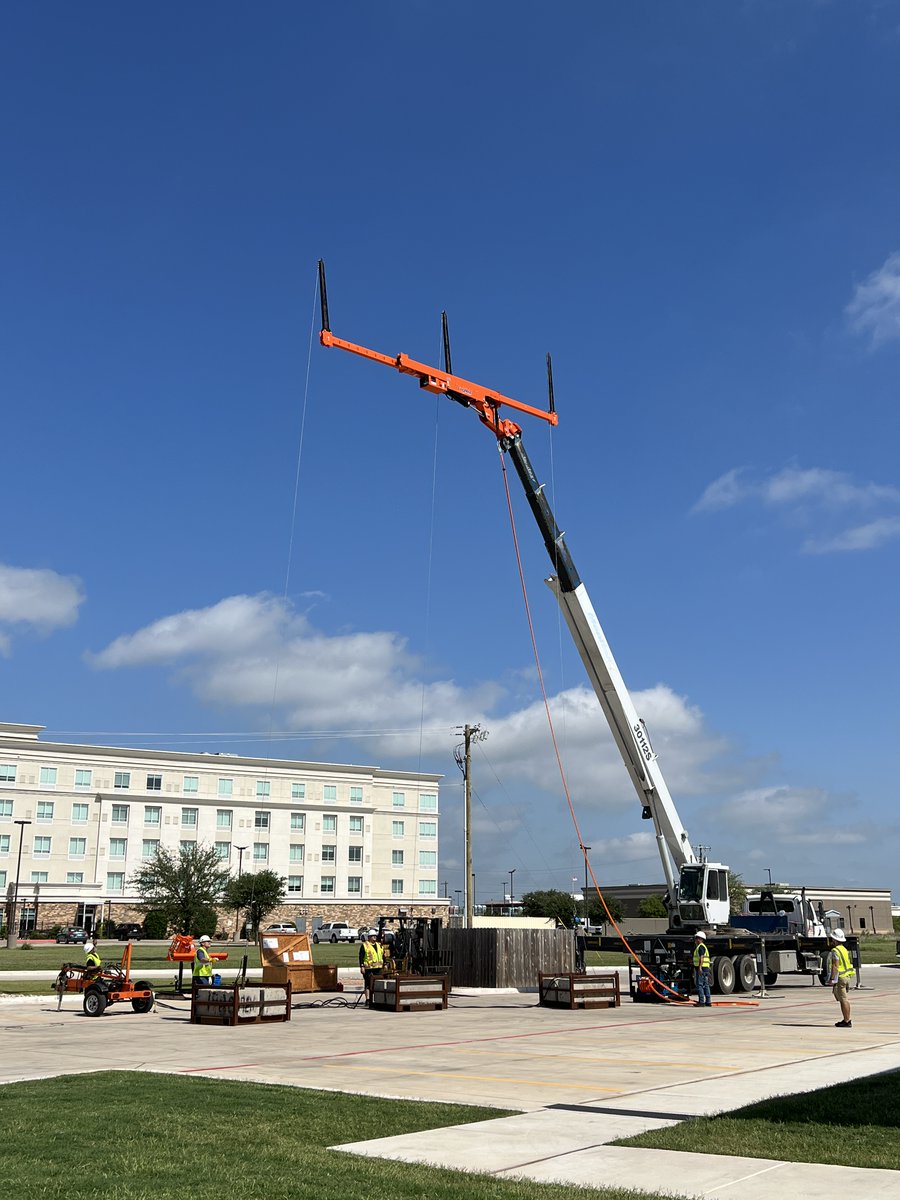 LineWiseUp's tweet photo. Beautiful day for load testing TLL-1300’s ☀️

#UtilityProducts #Lineman #LineWork #LineWise #Linemen #LinemanLife #LinemanPride  #LineLife #Powerlineman #HighVoltage #BareHand #ElectricUtility #Transmission #Distribution #ThankaLineman #DoingItHot #GotPower https://t.co/LgWDg1CLpw