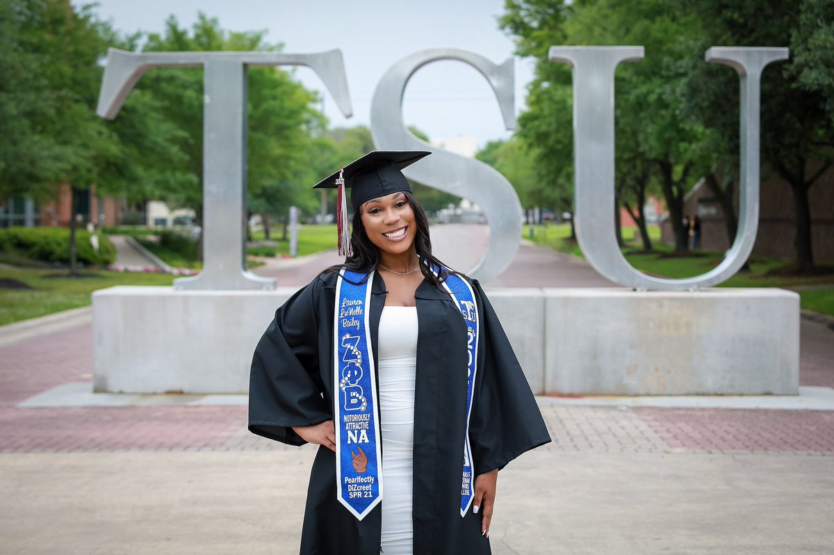 laurenlunelle's tweet photo. All the hard work has finally paid off!
B.S. in Biology 🧪🥼

✨Zeta Phi Beta Sorority, Incorporated
✨Thomas F. Freeman Honors College
✨Golden Key Honour Society
✨TSU Reagents Scholar
✨Miss Honors College
✨Campus PALS
✨NAACP

Thanks for the B.S. TSU🎓🍾
#txsugrad #HBCUgrad https://t.co/kQGWgfaAUX