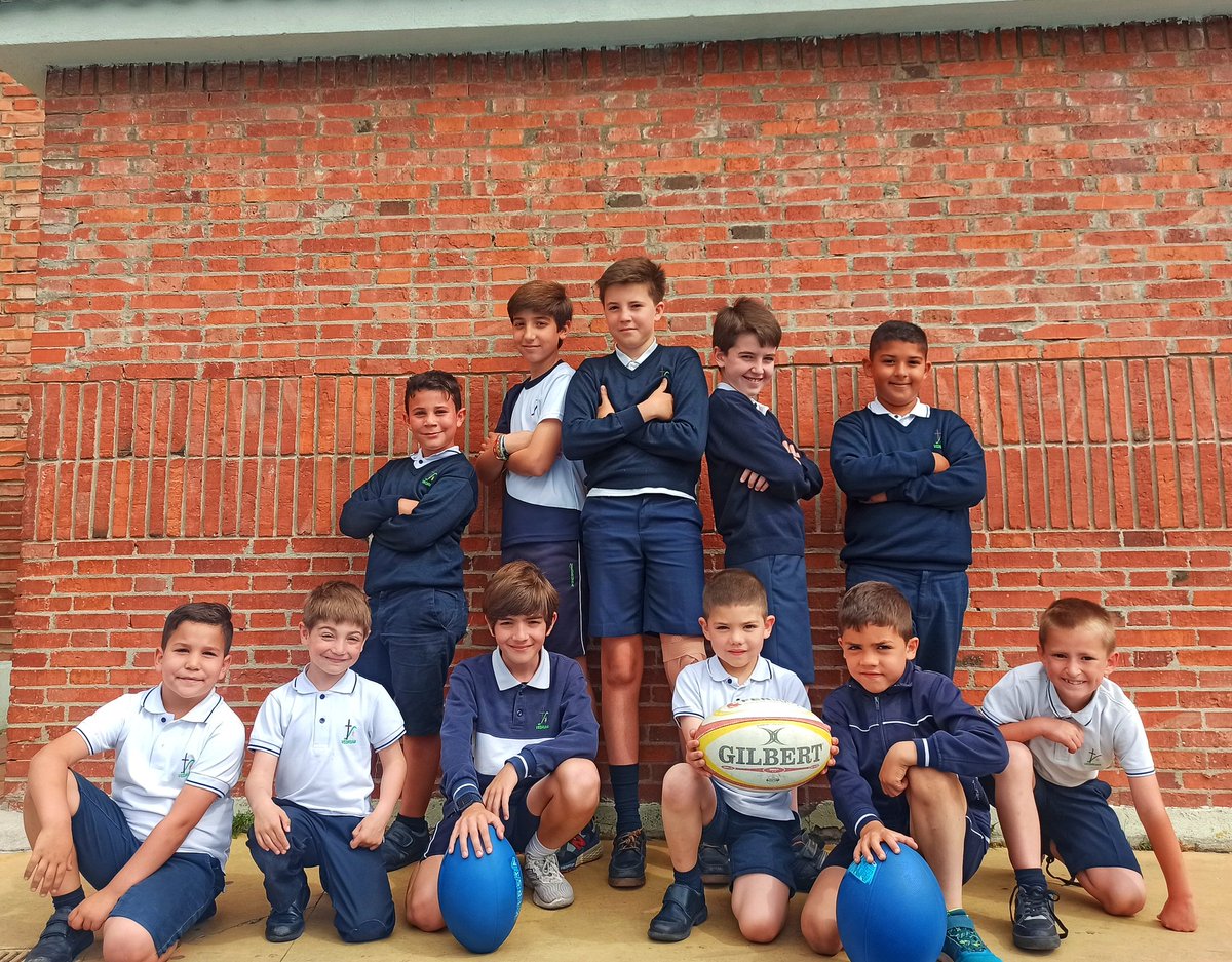jymvedruna's tweet photo. Muy orgullosos de nuestros alumnos, grandes jugadores de la cantera de @VRAC @Chami_Rugby @arroyorugby .Enhorabuena por vuestro esfuerzo, constancia,dedicación y trabajo en equipo. Compañeros fuera y dentro del campo 🏉. El tercer tiempo se vive en nuestro colegio #somosvedruna https://t.co/kmJTHLgpwO
