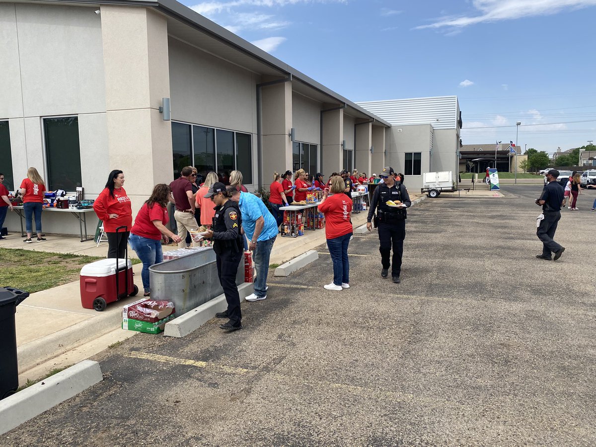 Justin Wilkins (@therealjwilkins) on Twitter photo Serving lunch to Amarillo’s First Responders atKeller Williams RED Day!!! #FirstNet #ATT #FirstResponders💙<a href="/NTX_Market/">The NTX Market</a> <a href="/CC034E/">Cory Cullers</a> <a href="/GraceFCarrillo/">Grace Carrillo</a> <a href="/NtxSignature/">NTX SIGNATURE</a> Serving lunch to Amarillo’s First Responders atKeller Williams RED Day!!! #FirstNet #ATT #FirstResponders💙<a href="/NTX_Market/">The NTX Market</a> <a href="/CC034E/">Cory Cullers</a> <a href="/GraceFCarrillo/">Grace Carrillo</a> <a href="/NtxSignature/">NTX SIGNATURE</a>
