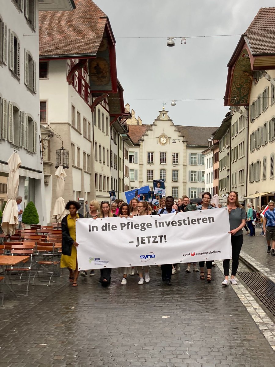 sbk_agso's tweet photo. Heute am WALK of CARE in Aarau! Jetzt in die Pflege investieren! #tagderpflege #sbk #vpod #syna #aarau #117b https://t.co/JjKmPuvUBV