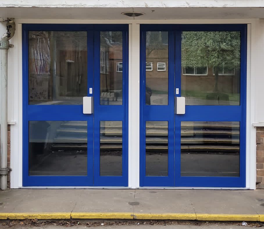 dm2003ltd's tweet photo. The difference is so much cleaner and the inside is bright &amp; light. Another happy school #madeinsheffield #aluminiumdoorssheffield #doormaintenance2003ltd https://t.co/wOUnzTUtOX https://t.co/KvYoGnZwbq