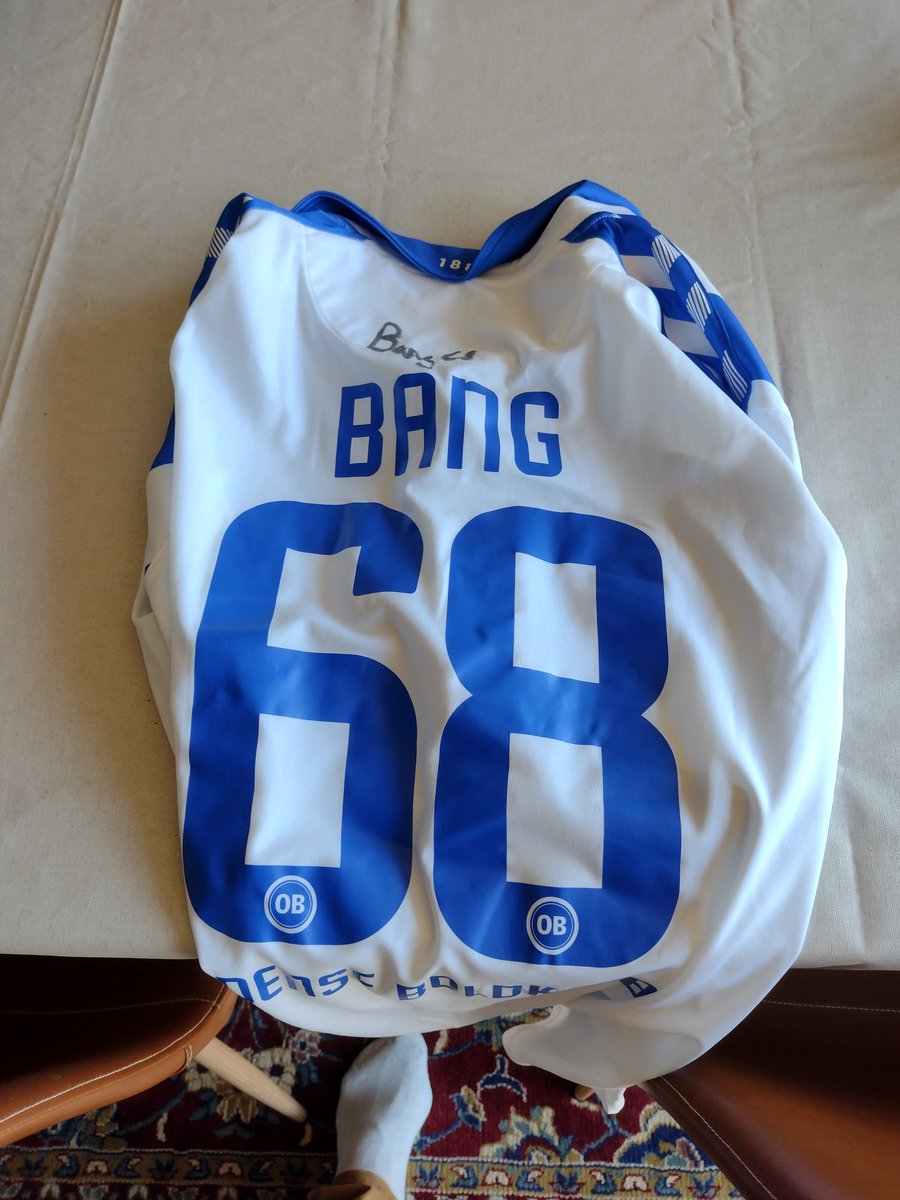 Tak til <a href="/MadsBangFIFA/">Mads “Bang” Henriksen</a> for gaven.
En matchworn trøje med autograf.
#obdk