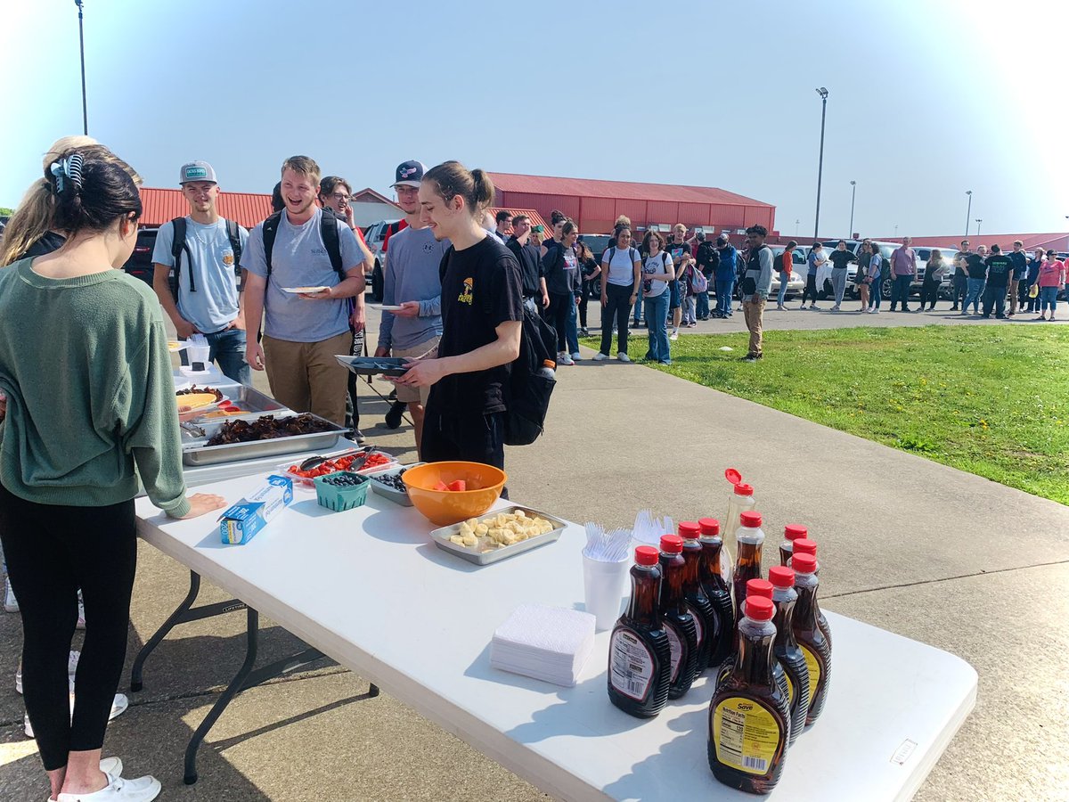 Yesterday we had lunch and today we had breakfast hosted by the Breakfast Bunch. We want to say thank you to Talmage Woodall, Murphey’s CB, Site Pro, and Hometown Nutrition for sponsoring us! Everything was wonderful! #co22 #5days