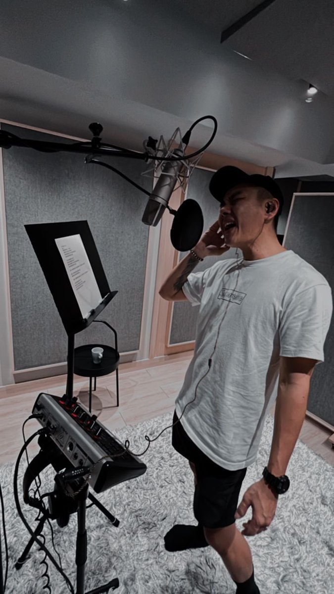 nftkny's tweet photo. 🎙Mic test session.

#KNYNFT #KNYLOW #NFTDROP #NFT https://t.co/JR79GBopJ0