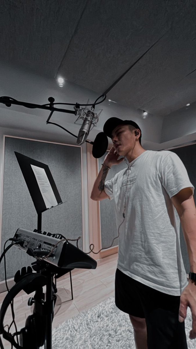 nftkny's tweet photo. 🎙Mic test session.

#KNYNFT #KNYLOW #NFTDROP #NFT https://t.co/JR79GBopJ0
