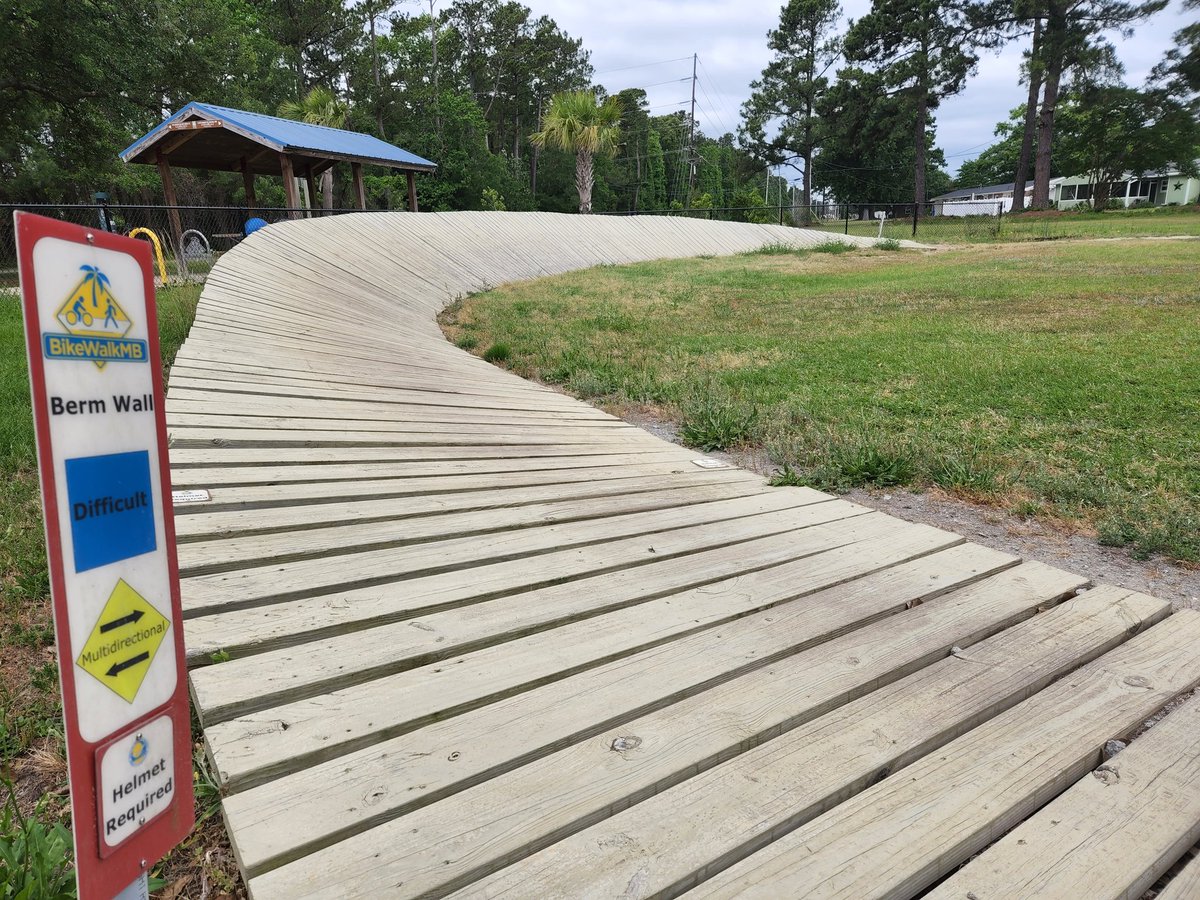 Greenway_Brent's tweet photo. Ya gotta ❤️ the @MyrtleBeachGov enthusiasm for #EastCoastGreenway. I mean 👀 at these trailheads! 🏃🏽🚴🏽‍♀️ https://t.co/FknHbzhazF