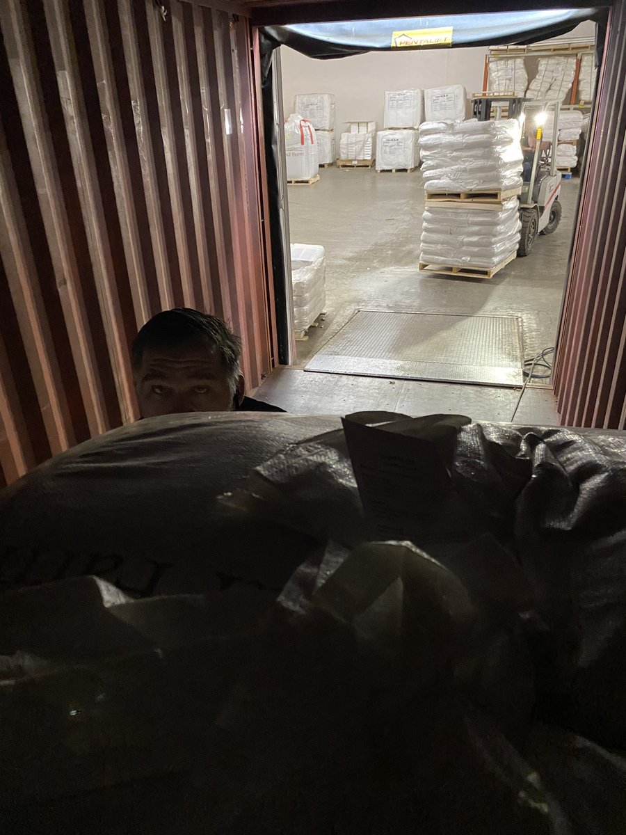 OandTFarms's tweet photo. Selling #Saskatchewan to the world. #linpro our #omega3 specialty feed ingredient getting bundled, organized and loaded into containers on this beauty Thursday morning , heading to #Asia . #omega3bright https://t.co/pqolJ5B1f1