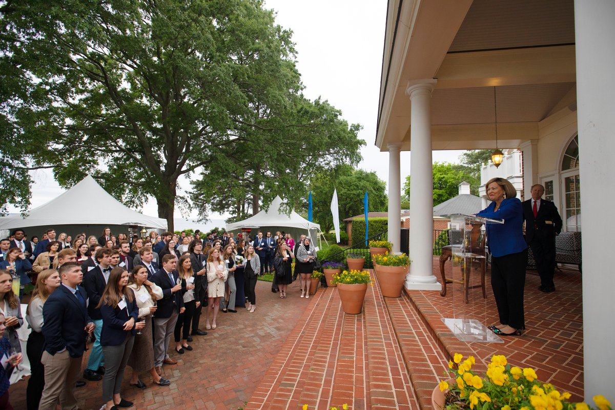 CNUcaptains's tweet photo. Senior Week festivities continued yesterday with plenty of games and activities, and a special ceremony for student-athletes and others who cannot attend on Saturday, before President and Mrs. Trible hosted a senior glass gift reception and champagne toast.
#CNU22 #CaptainForLife https://t.co/o8ApgqSmdS