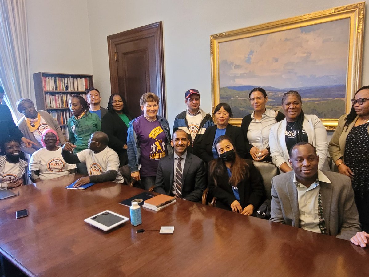 AfricansUS's tweet photo. Our members had a great meeting with Omer Tafiq, a Fellow at @SenGillibrand's office, who shared with us his own journey of coming to the US at age 14. Thank you for speaking with us and for your encouragement and promise to advocate for TPS!
#WeAreHome
#BeyondTemporary https://t.co/f1SrYqkcSH
