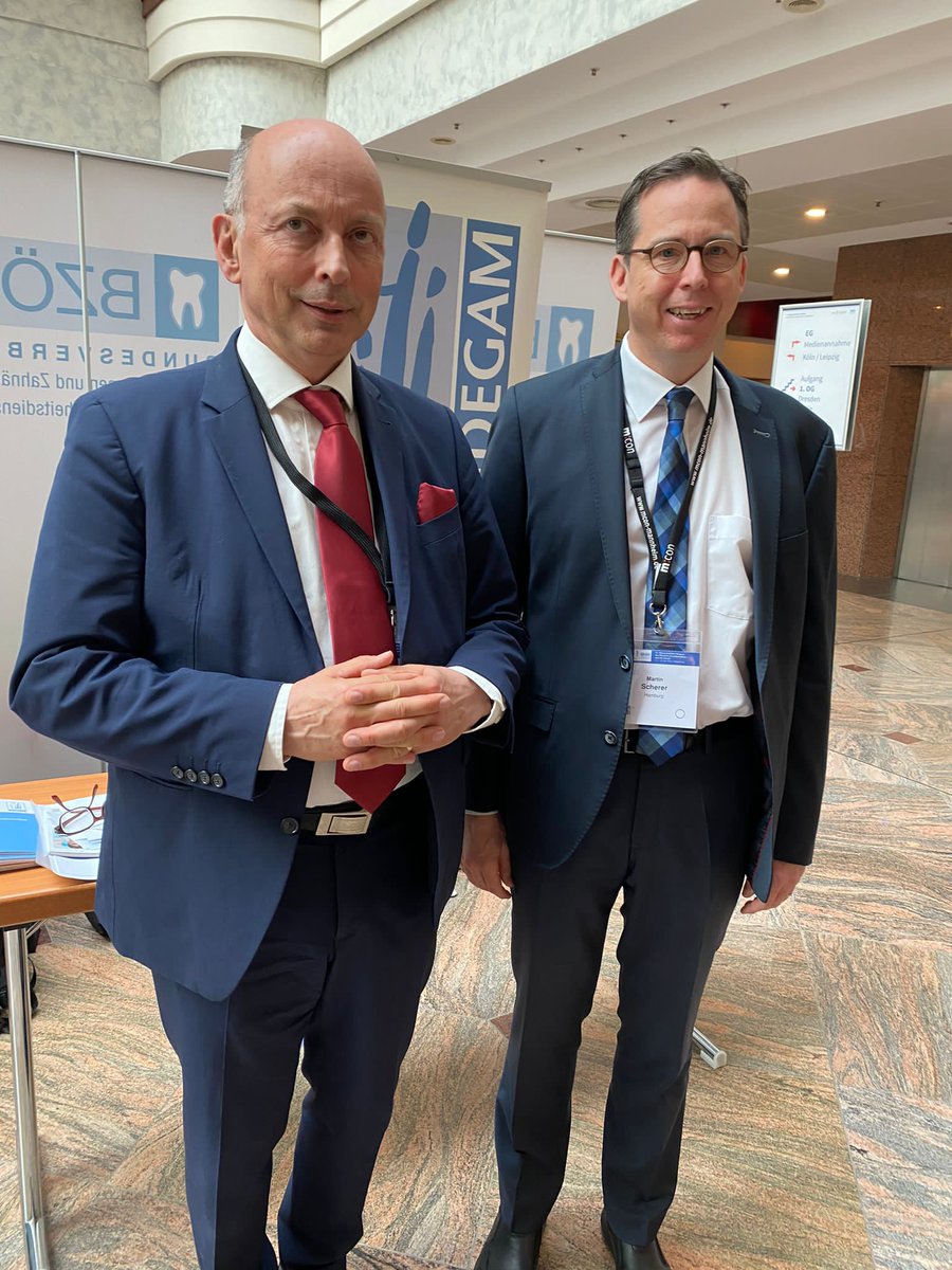 Mit Dr. Johannes Nießen, Vorstand <a href="/bvoegd/">BV ÖGD</a>, auf dem 71. ÖGD-Kongress "Jetzt die Zukunft". Der ÖGD war stark in der Krisenbewältigung. Aus den Erfahrungen müssen wir lernen. Gemeinsam geht das am besten: Amtsärztinnen und Hausärztinnen brauchen weiterhin den Schulterschluss.