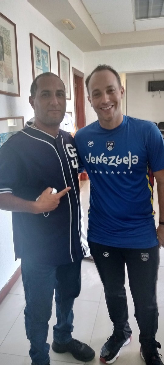 jofeleon's tweet photo. Cuerpo técnico de la Selección Nacional 🏀. Muy buena experiencia y aprendizaje con el pana  @pablofavarel https://t.co/n3xC7BrCDr