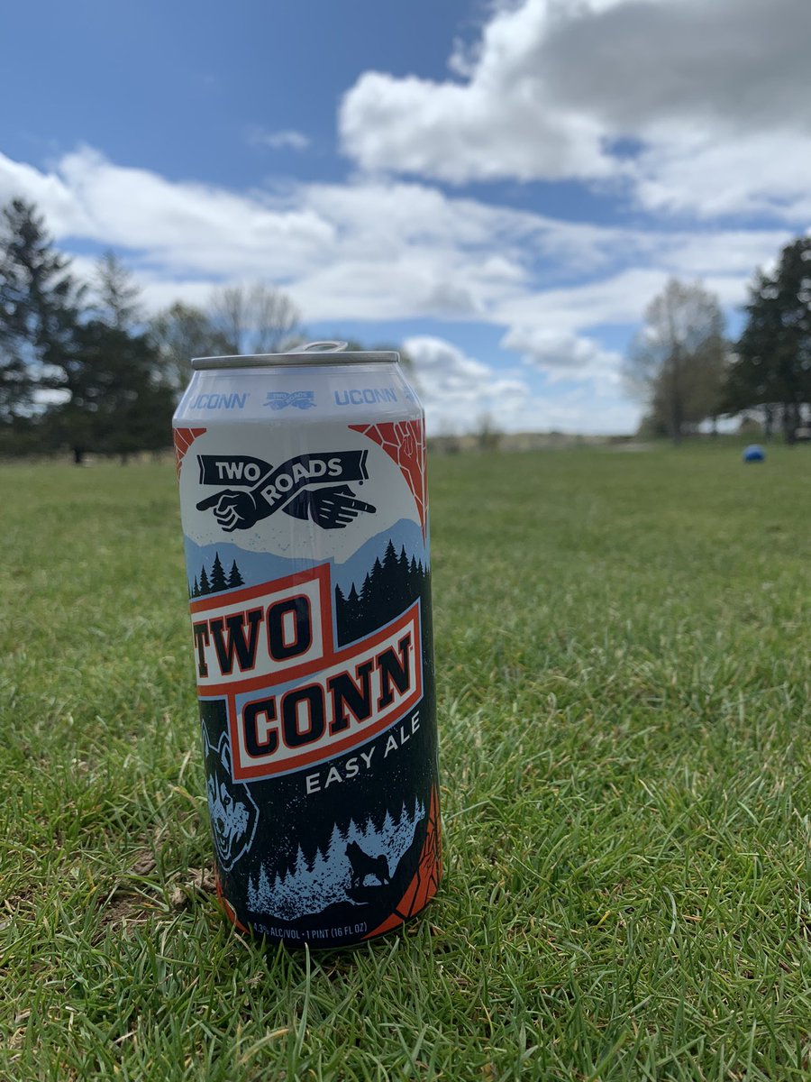 uconnjosh's tweet photo. Beautiful day for golf with some @2RoadsBrewing #TwoConn #UConnNation https://t.co/0GVZH1KPnB