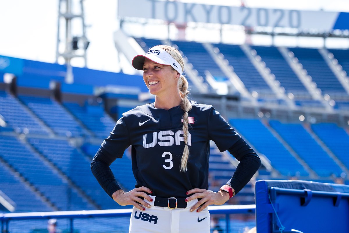 USASoftball's tweet photo. #USASThursdayTip

De-stress 🧠
Organize your thoughts 💭
Become self-aware 👀

Hear from  @USASoftballWNT  member  @acarda3  as she talks about the benefits of journaling &amp; how it has impacted her 🔗 https://t.co/Hk35Cpck9y https://t.co/BHqDAfGmNt