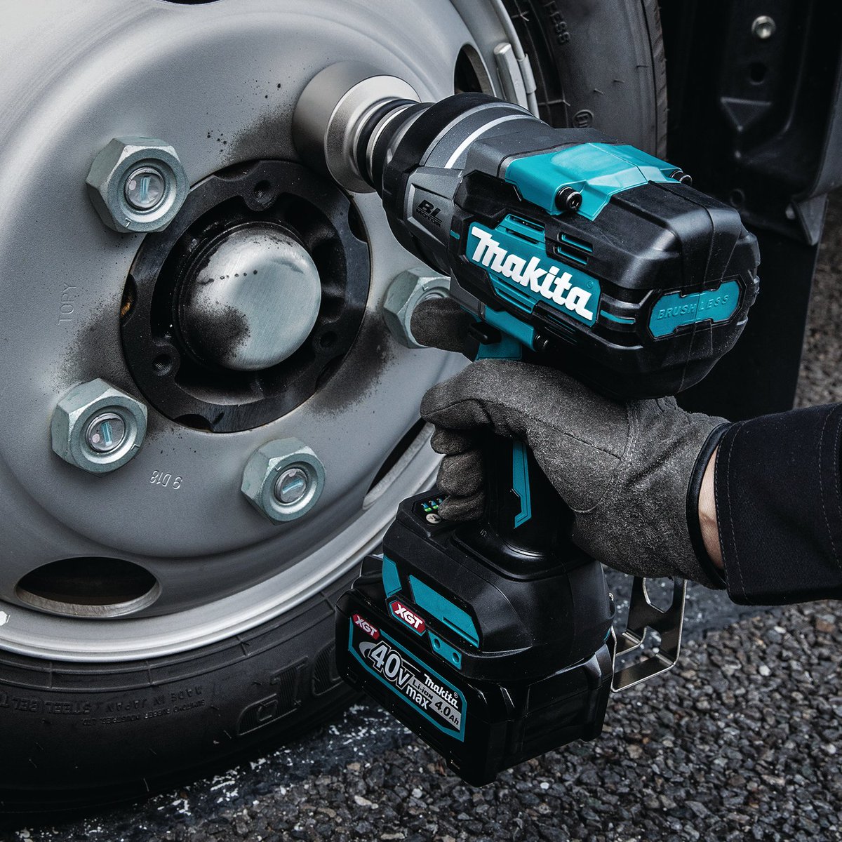 MakitaTools's tweet photo. Makita has you covered when heavy-duty jobs require serious muscle! 40V max XGT® 4 Speed 1/2" Sq. Drive Impact Wrench has 810 ft.lbs of max torque while the 40V max XGT® 4 Speed High Torque 3/4" Sq. Drive has 1,510 ft.lbs!
#makitausa #makitatools #makitaxgt #gwt07 #gwt01 https://t.co/9xPBSB9Xrm