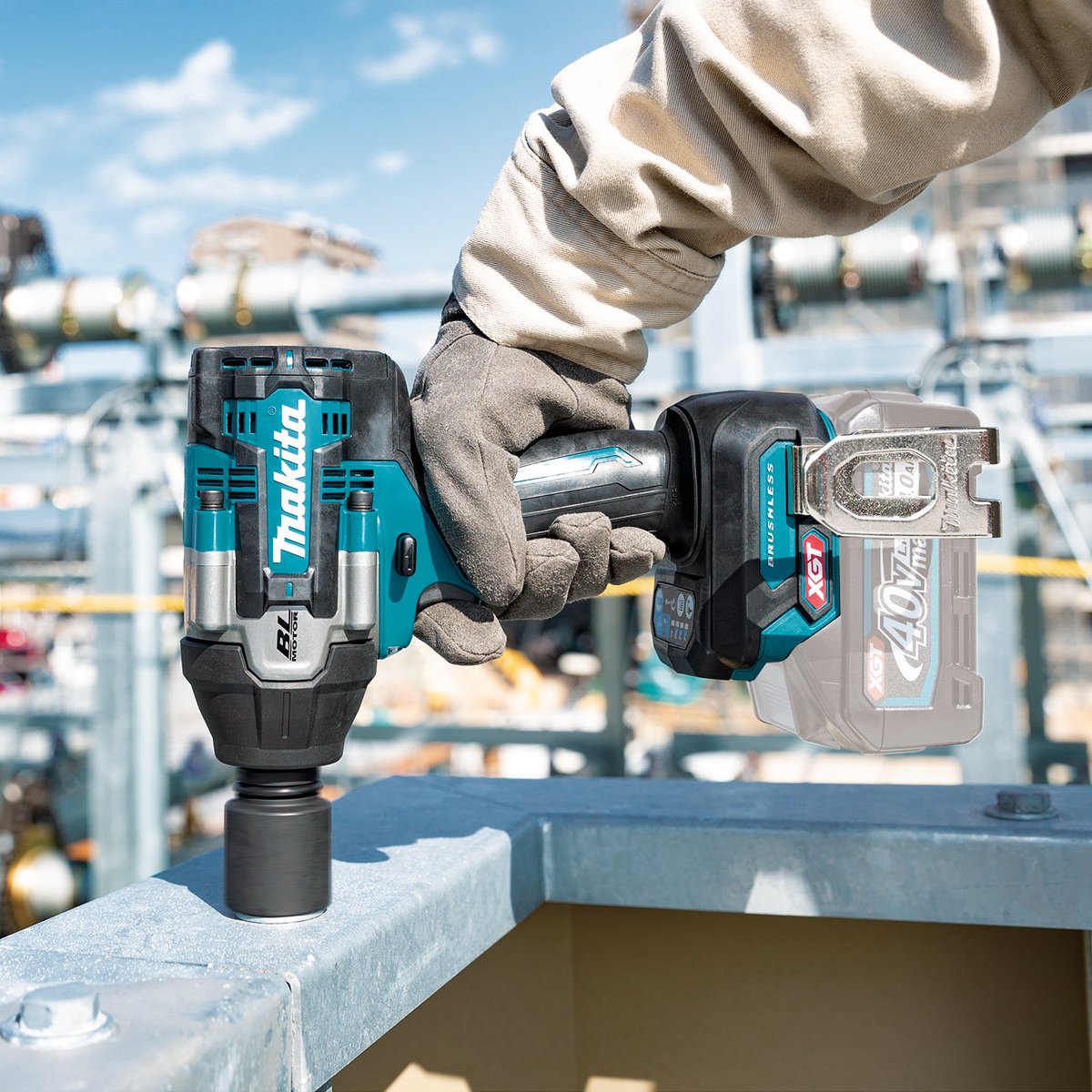 MakitaTools's tweet photo. Makita has you covered when heavy-duty jobs require serious muscle! 40V max XGT® 4 Speed 1/2" Sq. Drive Impact Wrench has 810 ft.lbs of max torque while the 40V max XGT® 4 Speed High Torque 3/4" Sq. Drive has 1,510 ft.lbs!
#makitausa #makitatools #makitaxgt #gwt07 #gwt01 https://t.co/9xPBSB9Xrm