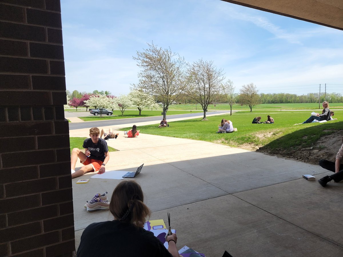 MissGerba's tweet photo. And sometimes you just need some sunshine while working on projects 🥰 https://t.co/cplDdy16NU