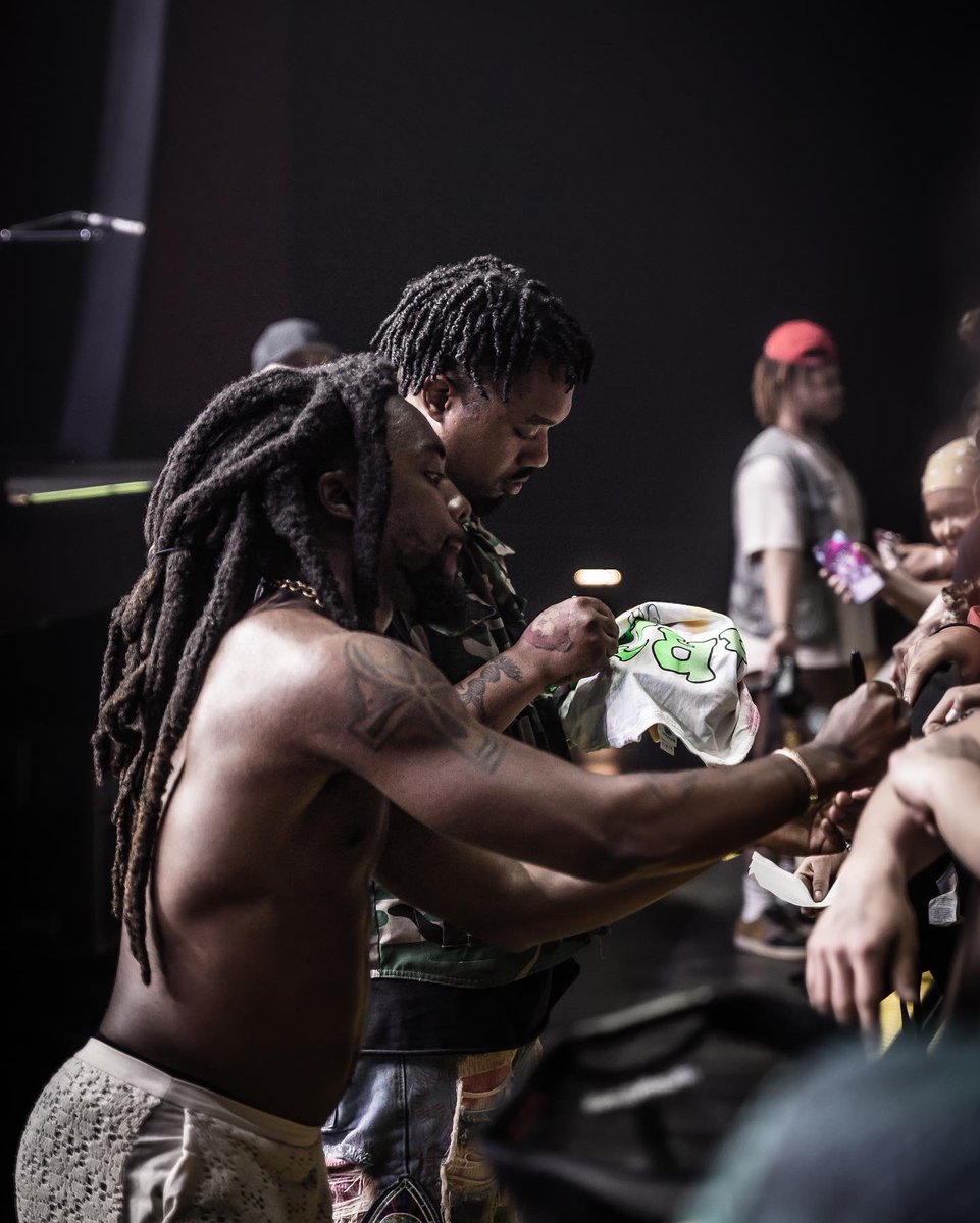 PursuitDopeness's tweet photo. .@EarthGang at @RadiusChicago
#earthgang #ghettogods #radiuschicago https://t.co/CbTmCPpYYu