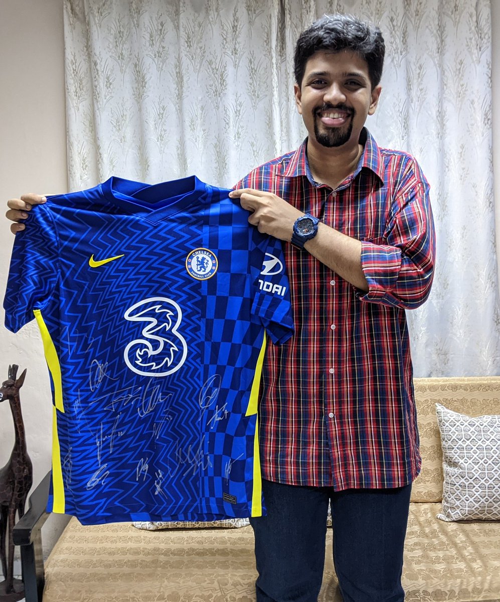 ksac21's tweet photo. 26th July 2020: Chelsea beat Wolves 2-0 at Stamford Bridge where @masonmount_10 scored the opening goal with a sublime free kick in the 46th minute. That won me the #PlayPredictor game on the @ChelseaFC 5th Stand app.
I now have my signed jersey in my hand! Thank you #CFC ๐ https://t.co/ndQsVRSEWI