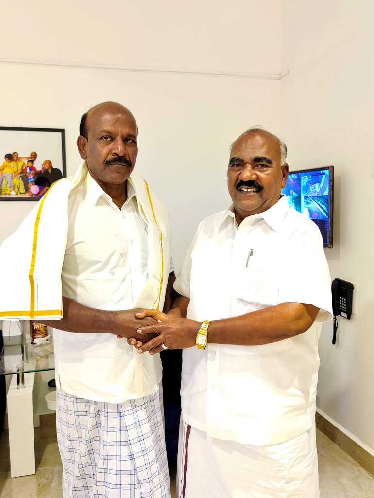 GingeeMasthan's tweet photo. மாண்புமிகு  சுகாதாரம் மற்றும் மக்கள் நல்வாழ்வு துறை அமைச்சர் @Subramanian_ma அவர்களை மரியாதை நிமிர்த்தமாக சந்தித்தேன்.

@mkstalin | @Udhaystalin | @arivalayam https://t.co/OPTgWV9het