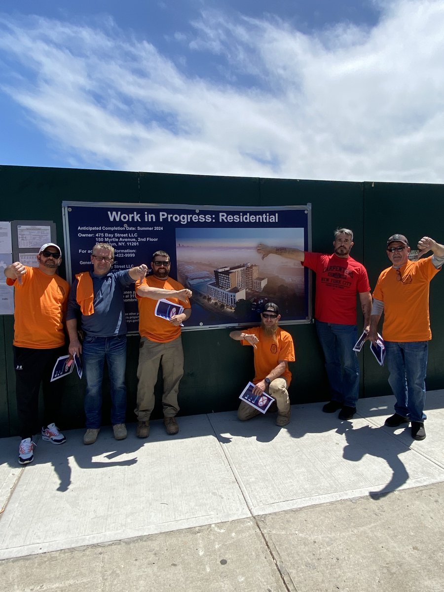 whytherat's tweet photo. Shame on @bfcpartners and @GioNYC1 for hiring contractors that don’t pay #AreaStandard wages and offer no health benefits to construction workers at #475BAYstreet in #StatenIsland in the middle of a pandemic!
#LaborDispute #BFCPartners #JosephFerrara @SIBPVito @dianesavino https://t.co/j4TTehoyaJ
