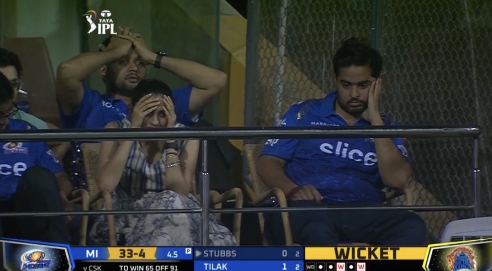 GuriChaudhary77's tweet photo. Money can't buy Happiness .

#CSKvsMI #CSKvMI #Ambani https://t.co/56rLYPR92O