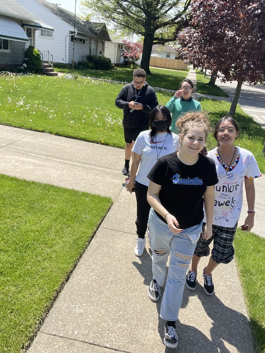 JenniferKunes's tweet photo. 🌸Honors Bio getting out and enjoying some CLE sunshine! Identify abiotic &amp; biotic factors around BHS and explaining how those factors impact the ecosystem.😎 https://t.co/ucjkc18K9E