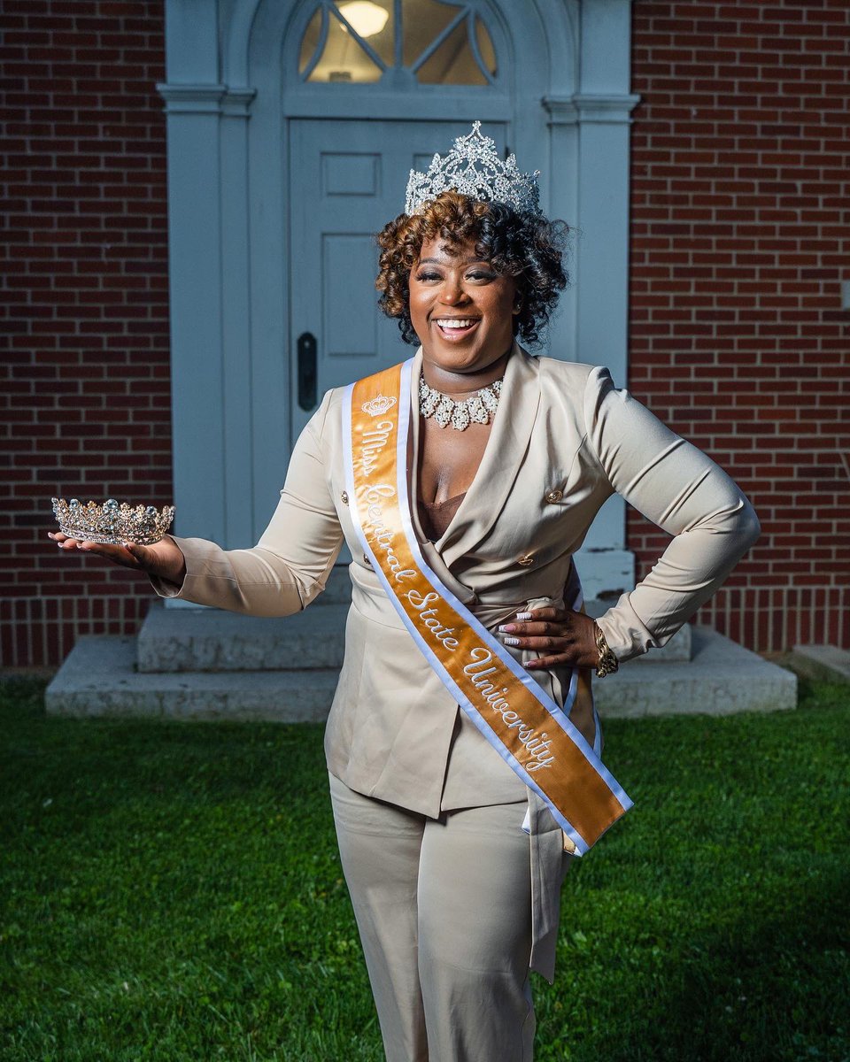 essyncelynece's tweet photo. I don’t even know why you girls bother at this point, like give it up, it’s meeeeeeee 💁🏾‍♀️ I win, you lose 💋 https://t.co/wR5Q4cUvYB