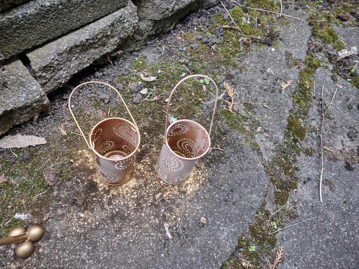 ajpstromaefan's tweet photo. Respraying #tealight holders for the #gsrden gives them a new lease of life 🦋. https://t.co/bkf7nBVVB5