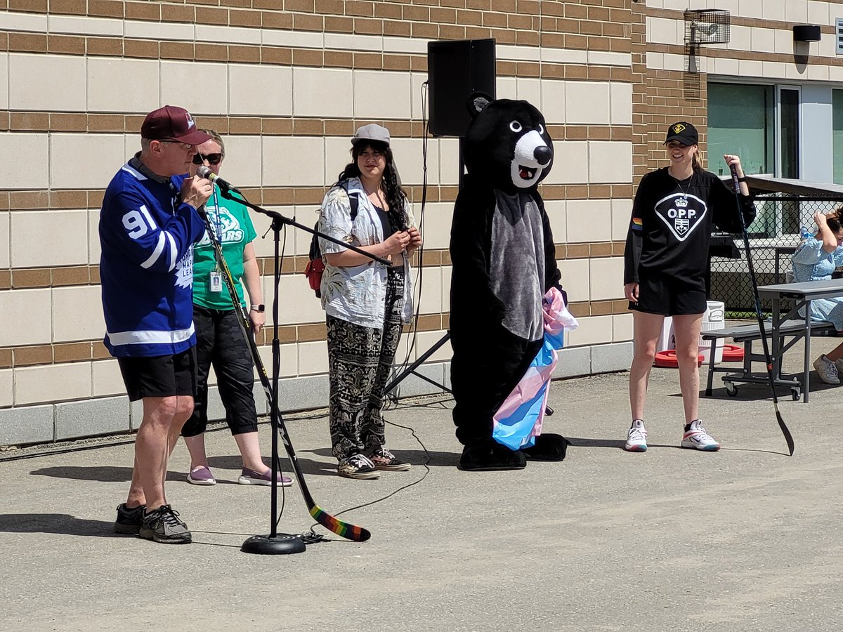 GBDBears's tweet photo. Not sure who's schooling who, but delighted to welcome @SCDSB_Director and @deanmaltby to GBDSS today!
All funds raised through our ball hockey buyout are supporting the installation of the new GBDSS Pride Crosswalk! ๐ณ๏ธโ๐๐ณ๏ธโโง๏ธ
#SCDSBPride
@SCDSBequity @SCDSB_Schools https://t.co/LHeAfqP8Nv