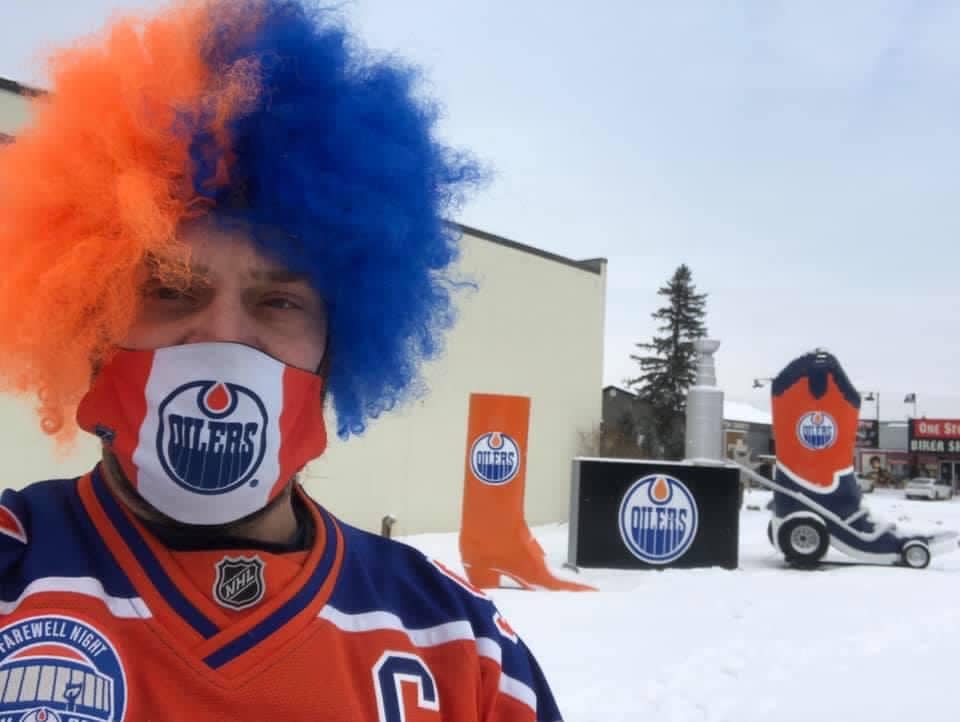 onestopbikeshop's tweet photo. What are YOU doing to send the Oilers luck in Game 6? 💙🤍🧡
📷 Superfan Jeff Ottmeier @oilcountry1979 from the 2021 run.
#LetsGoOilers #OilCountry #Oilers #OilersNation #OilersFever #Playoffs #NHLPlayoffs #StanleyCup #LordStanleysCup #TheBigBoot #BigBoots https://t.co/wEtaETt4OT