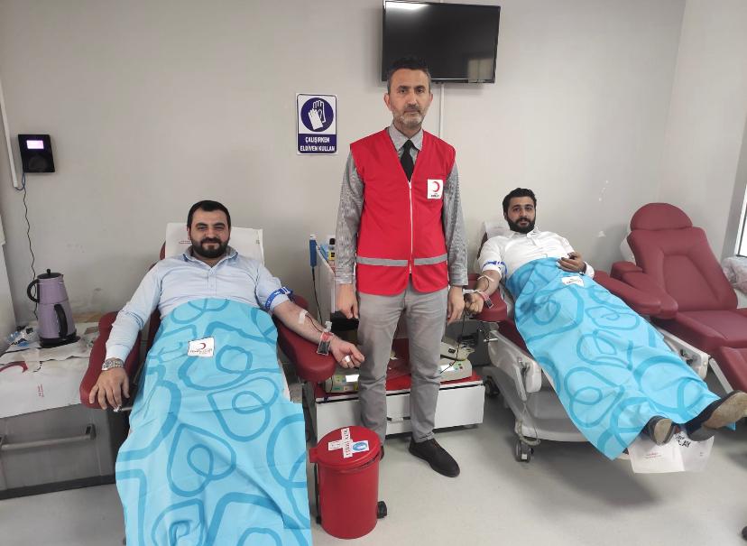 mesutyuksel21's tweet photo. #KanındaDevaVar dedik  bütün @BaglaraDeva ilçe yönetimi ile kan bağışında bulunduk. 
Kan bağışı hayat kurtarır.
@IhsanMerdanoglu @CihanUlsen
@Ramazanava21 @erdalakldz
@sadrettintosnlu @MelisKandemirr https://t.co/mwrcMPmdIH