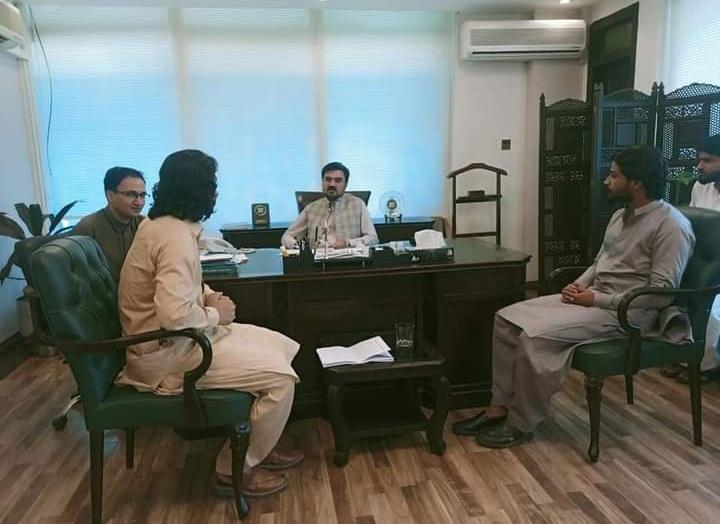 saraiki_council's tweet photo. The members of Saraiki Students Council and Pakhtoon Student council had a meeting today with Senator Sardar Shafiq.
He assured us of raising our voice in the senate and discuss our issues with registerar .
#SaveQau
#StrikeIsOurRight https://t.co/GbIfQhUVDy