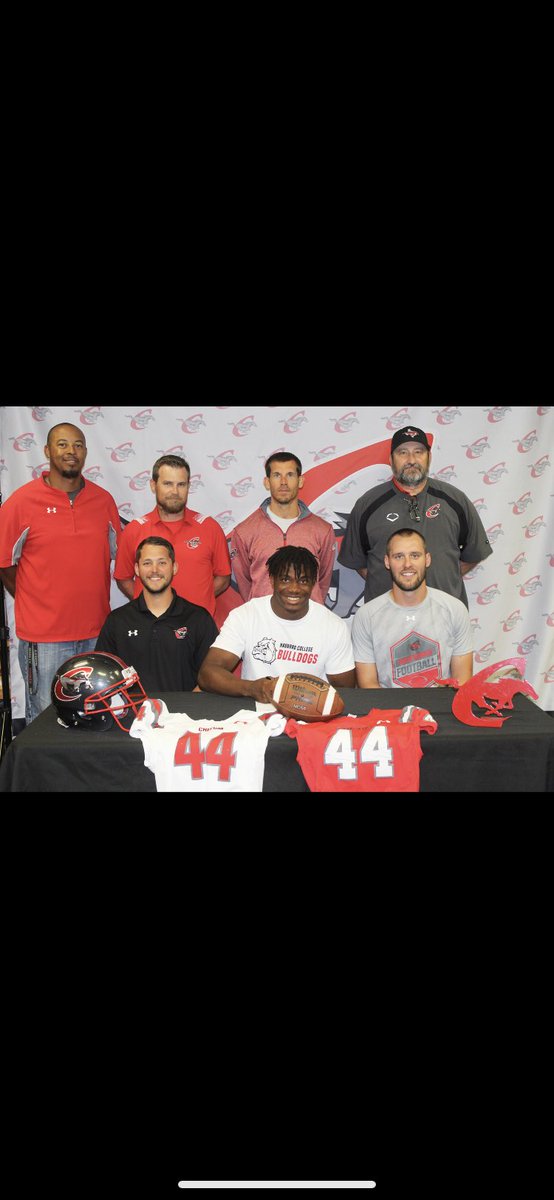 coachpevey's tweet photo. Congratulations to Chris Worthy for signing with Navarro college to play football!! Christopher the coaches are so proud for you!! @SR_scouting @ChrisWorthy44 @HoopsChisum @Chisum_Baseball @LadyMustangsBa1 @landoncope5 @dustincope https://t.co/0ljmVHzTGc